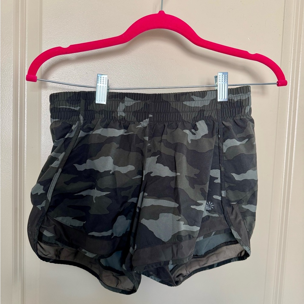 Athleta Mesh Racer Run Short 4” Green Camo